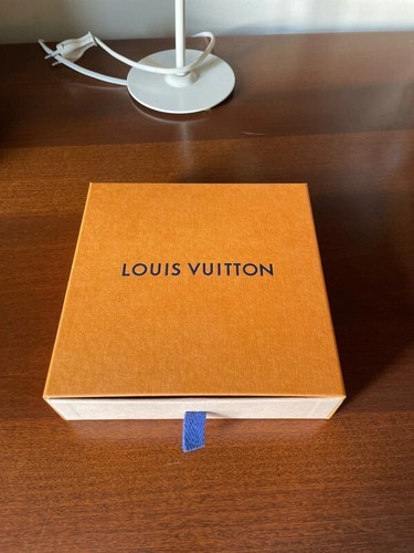 Authentic empty louis - authentic,